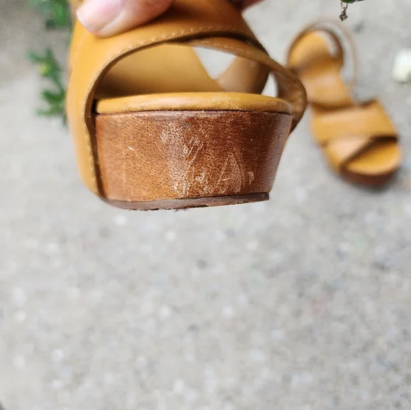 Tory BurchTory Burch Brown Leather Almita Wedge Sandals size 6 1/2 - Picture 4 of 11